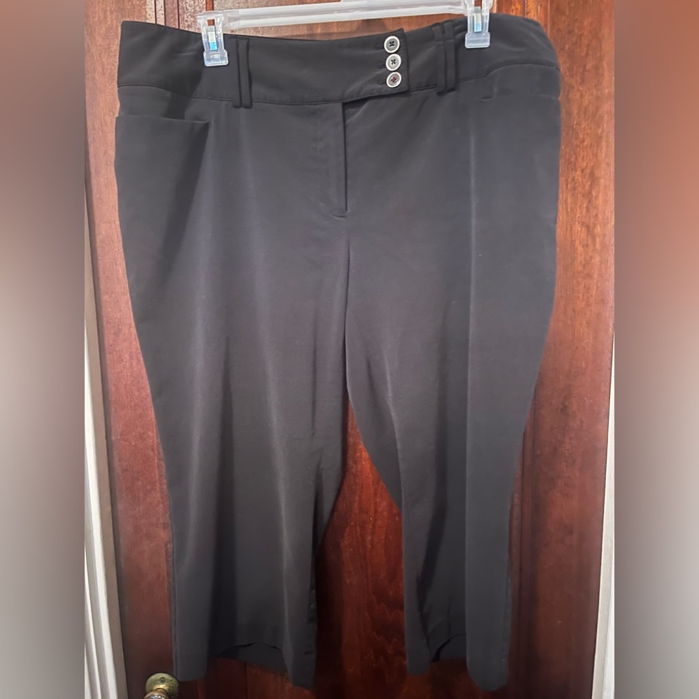 Apt 9 Black Cropped/Capri pant